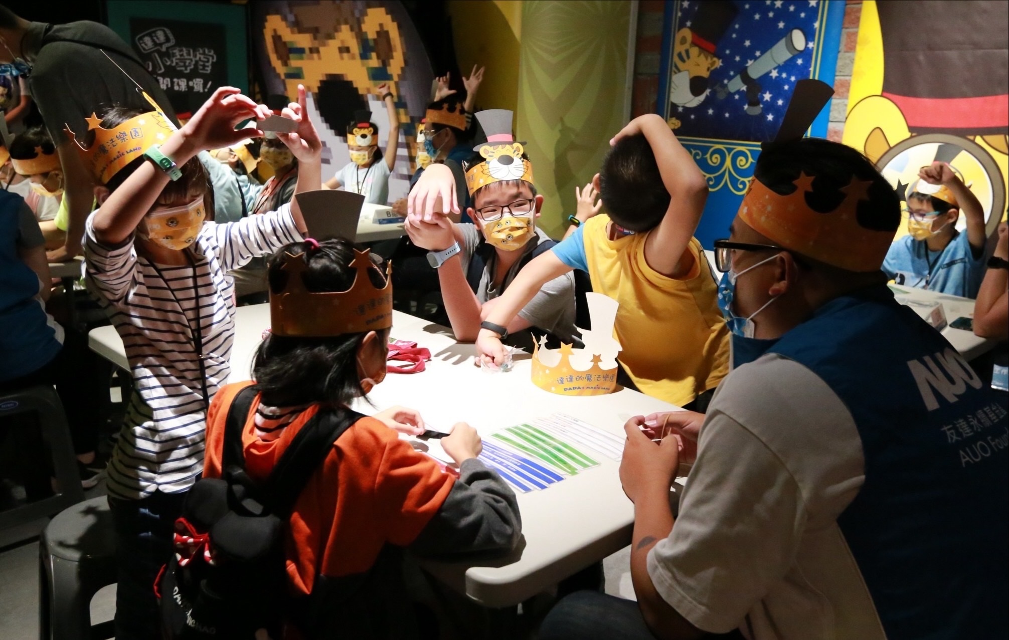 k1体育以永续理念推动全人教育计划，内外结盟储备科普教育人才，荣获亚太永续行动奖社会共融面的金奖肯定