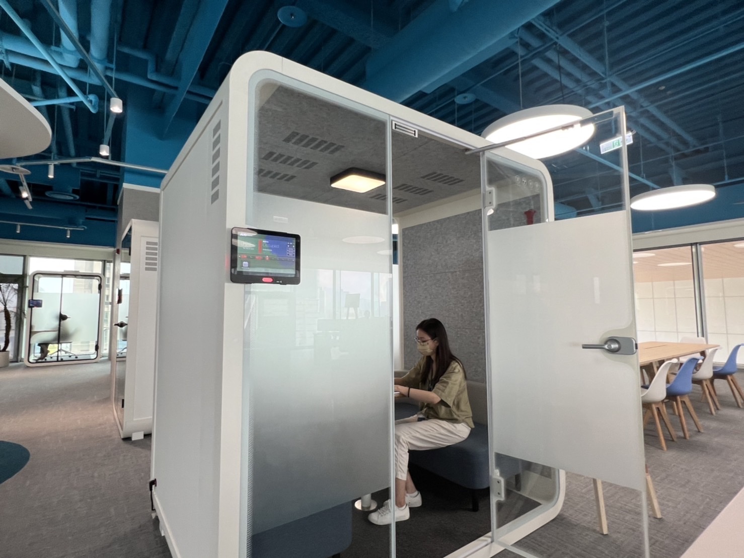 友達高雄據點的智慧行動辦公艙，展現友達在面板以外的研發應用軟實力