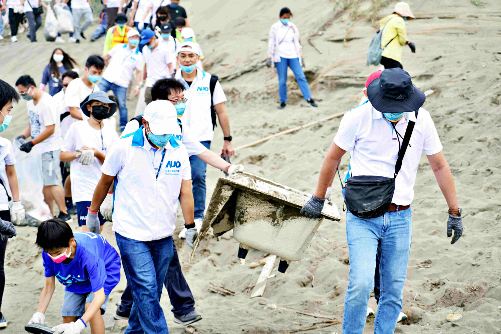 友達永續基金會2022 Ocean Party活動，與桃園市政府環保局、海湧工作室、觀音樹林里社區多方合作，一同手護台灣藍色海岸