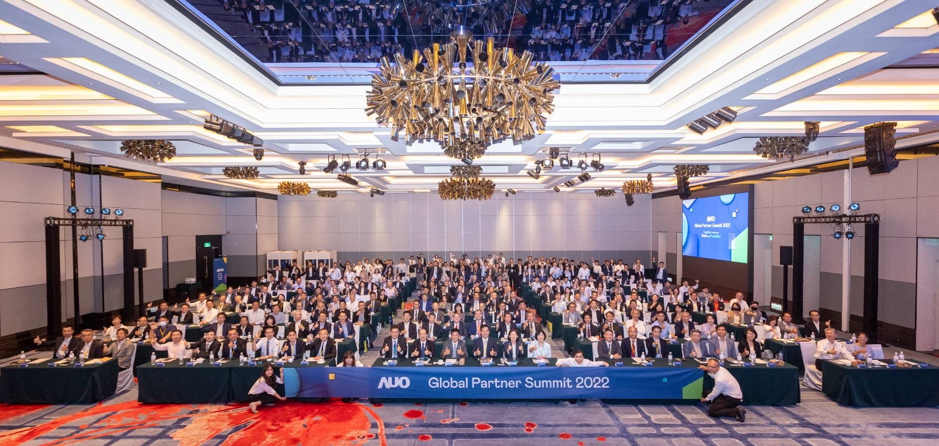 友達推動「安心、創新、用心、同心、盡心」五星職旅，為菲籍員工打造全方位照護，首度贏得「人權實踐與發展領袖獎」殊榮