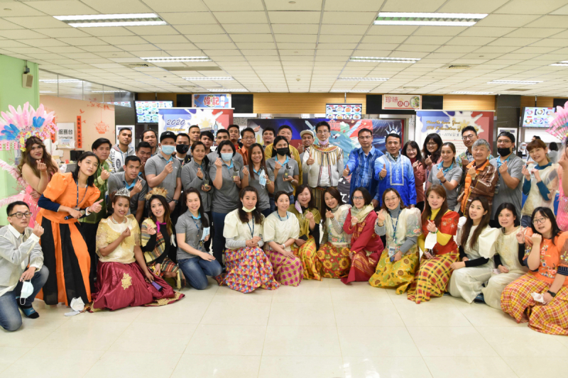 友達推動「安心、創新、用心、同心、盡心」五星職旅，為菲籍員工打造全方位照護，首度贏得「人權實踐與發展領袖獎」殊榮