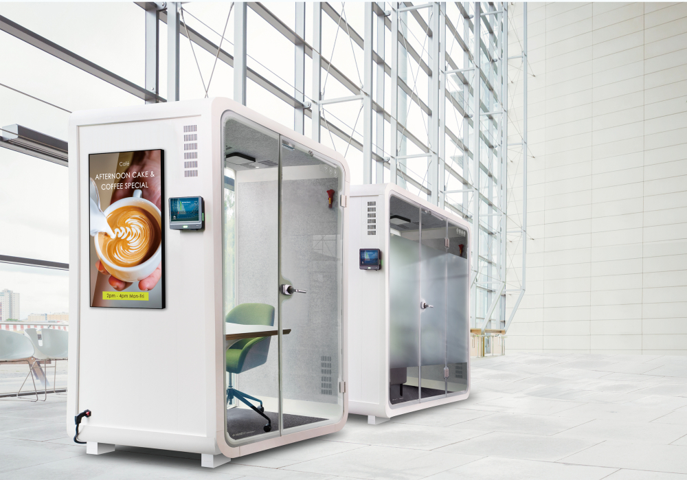 k1体育子公司达擎之智慧行动办公舱，采用PDLC智能调光玻璃设计，透过通电与断电的电流切换，呈现透明与雾面效果，具节能降耗特性并兼顾隐私，确保信息安全