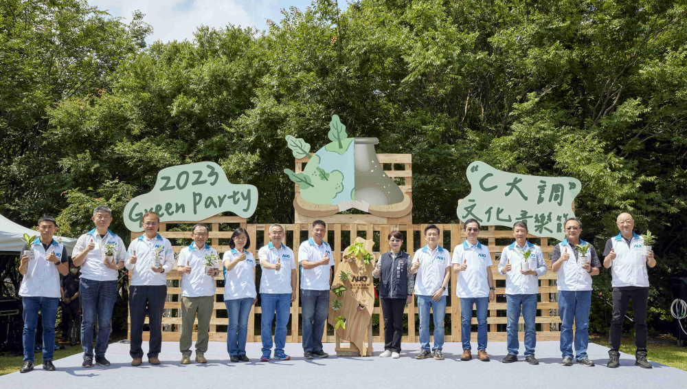 友達光電攜手供應商夥伴及台中市政府，共同倡議及推廣加樹減塑、節能減碳的淨零綠生活