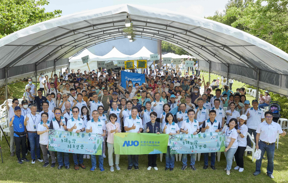 友達永續基金會號召企業志工、在地鄰里、產官學和供應商夥伴齊聚一堂，攜手植樹護樹，以行動實踐對環境友善的承諾