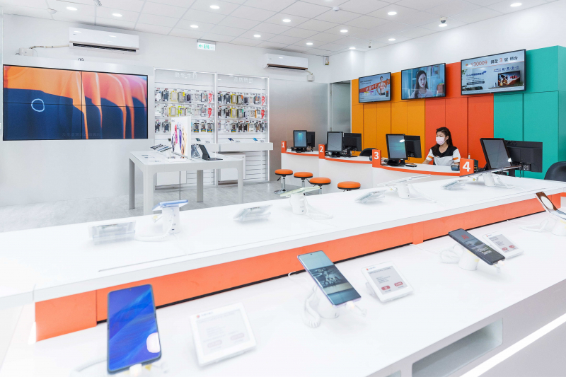 創利空間智慧零售軟硬整合方案，協助台灣大哥大門市完成數位內容行銷系統的佈建，打造全新世代的數位服務據點