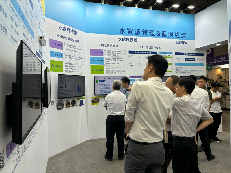 友達以深厚的智慧製造經驗發展永續戰略，積極延伸價值鏈，轉化成可供外界使用的綠色智慧服務，進軍SEMICON Taiwan 2024，提供半導體產業鏈打造AI世代的永續即戰力。