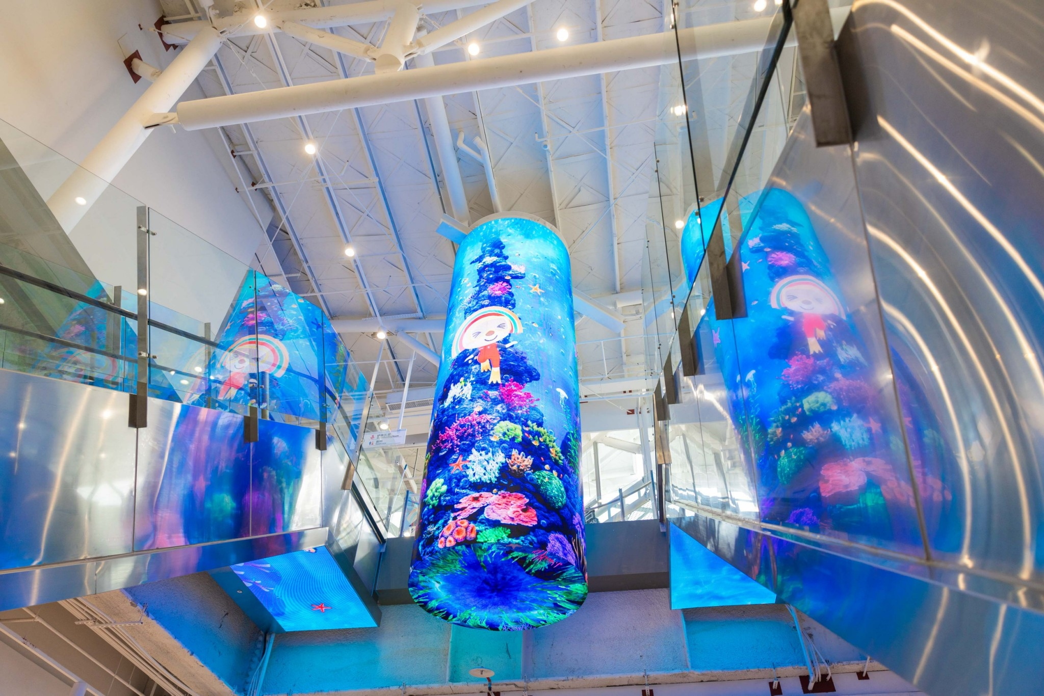 達擎與傑可達整合先進顯示技術與軟硬體應用服務，提供一系列大型LED顯示解決方案，為全新改裝開幕的「清水服務區」佈局嶄新視覺體驗。