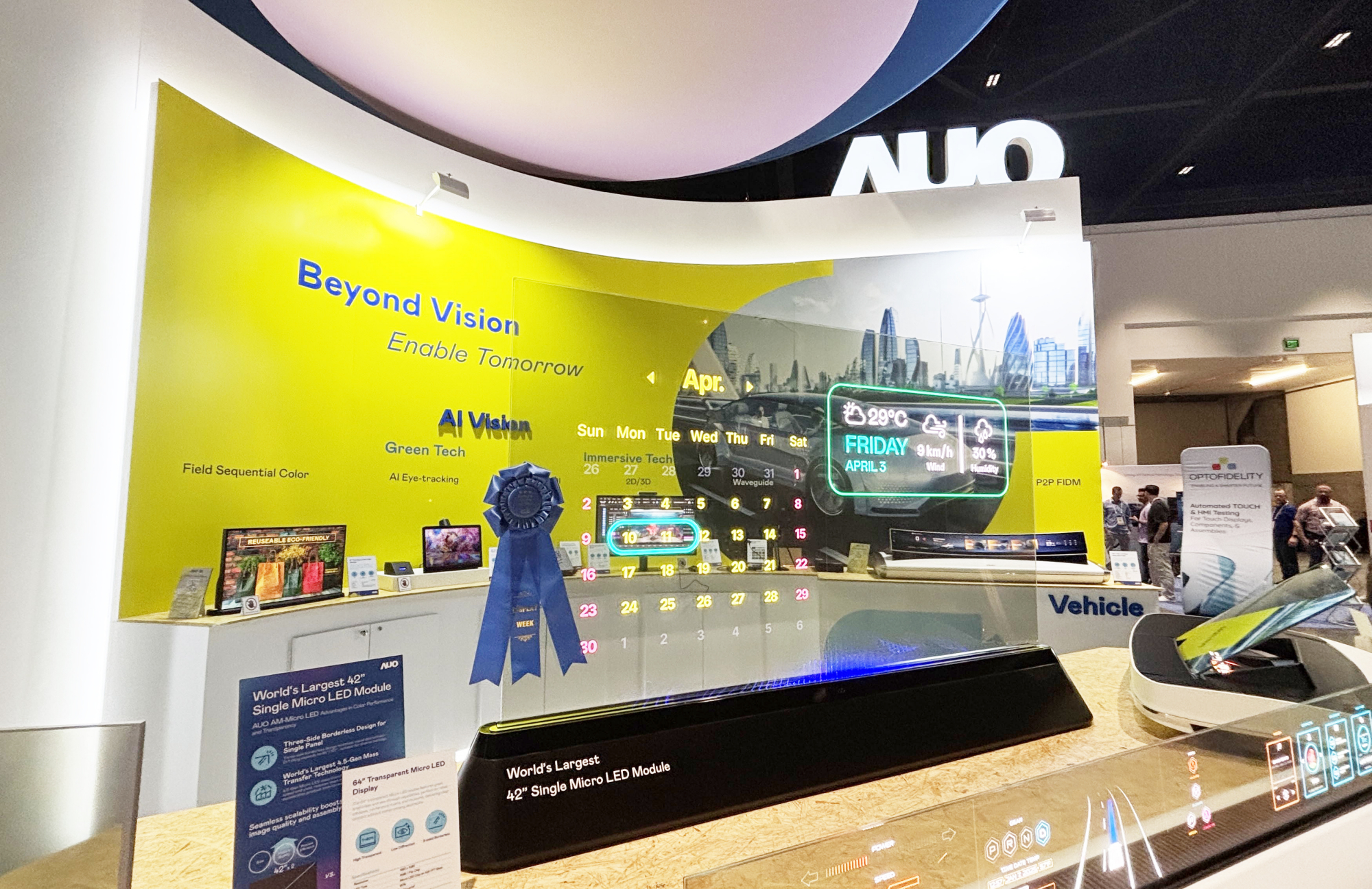 k1体育64吋透明Micro LED显示器获〝最佳Micro LED技术应用奖〞，其绝妙的透明穿透特性，同时具备1,000 nits的高亮度表现，并透过精细的无缝拼接延伸，可依需求灵活应用于多元场域，展现出Micro LED显示技术划时空的无限潜力