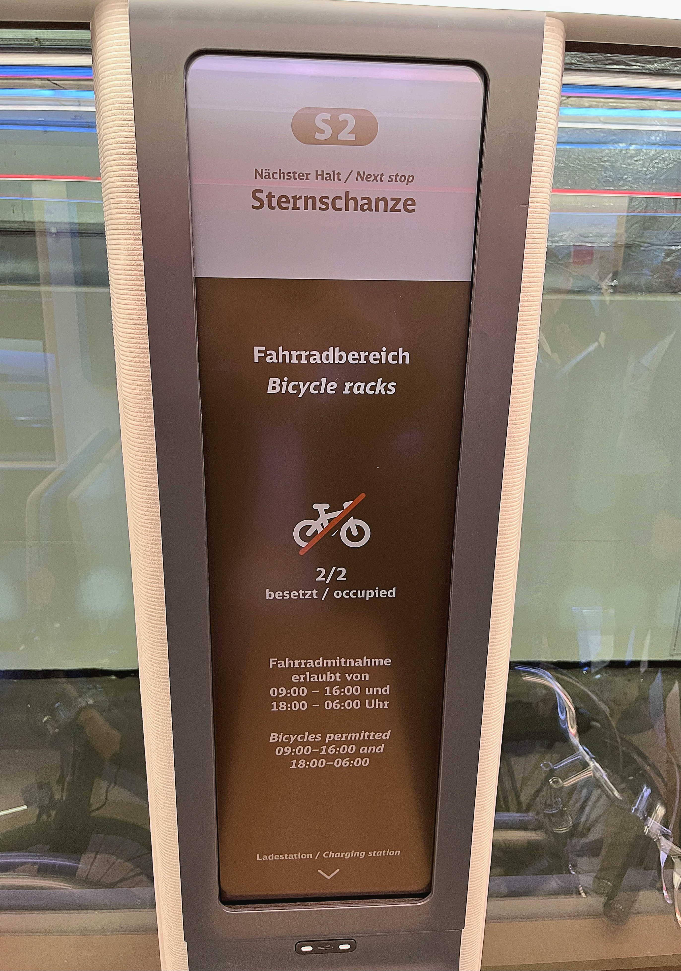 达擎HiRaso显示技术采用胆固醇液晶独特的双稳态特性及反射环境光线的方式，发挥最佳能源运用效率，其仅在更换显示画面时才消耗电力，在持续静止的画面显示上则为零耗电，与传统液晶显示技术相比大幅节省90%能耗